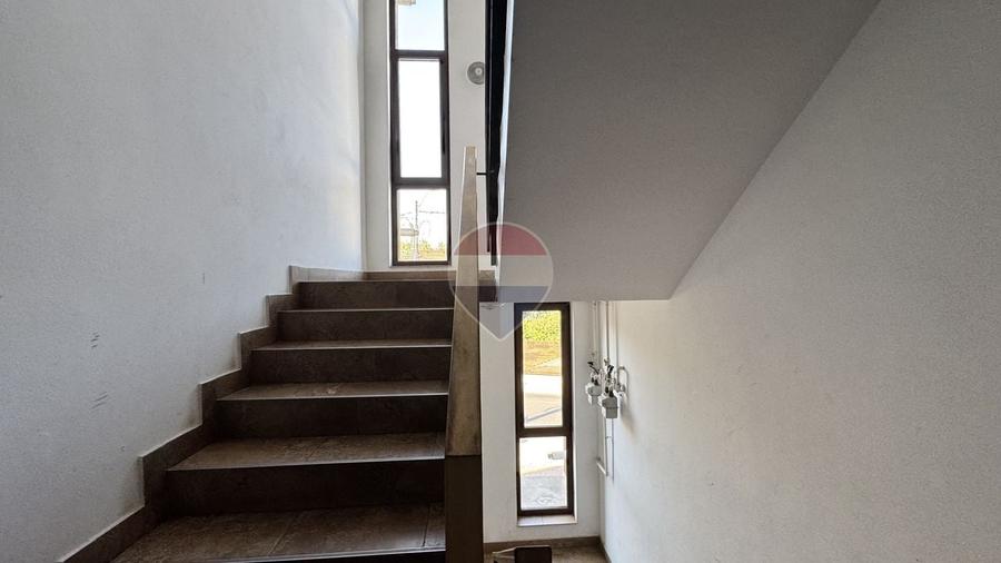 Apartament cu 2 camere semidecomandat, mobilat în Florești