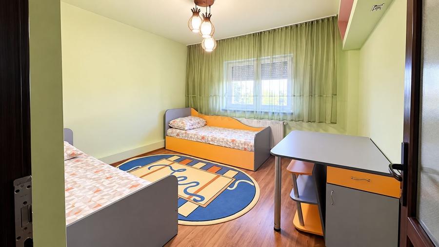 Apartament cu 3 camere decomandat, mobilat în Micălaca