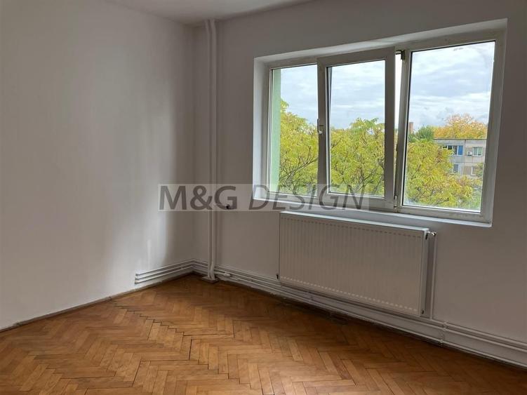 Apartament cu 3 camere semidecomandat în Circumvalațiunii