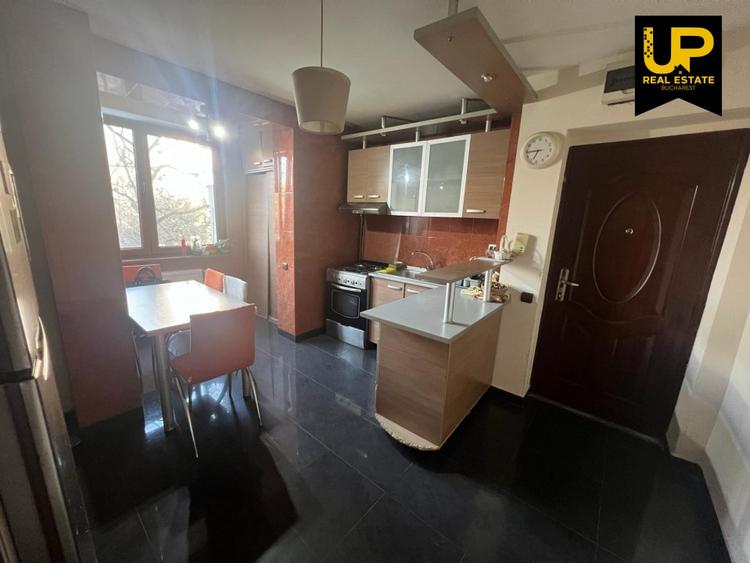 Apartament cu 3 camere semidecomandat, mobilat în Dristor