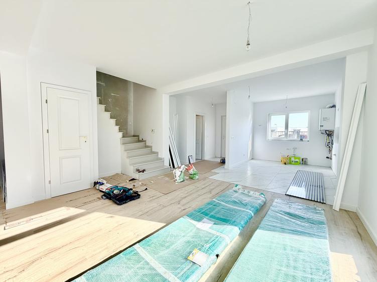 Duplex cu 4 camere cu Canalizare în Moșnița Nouă