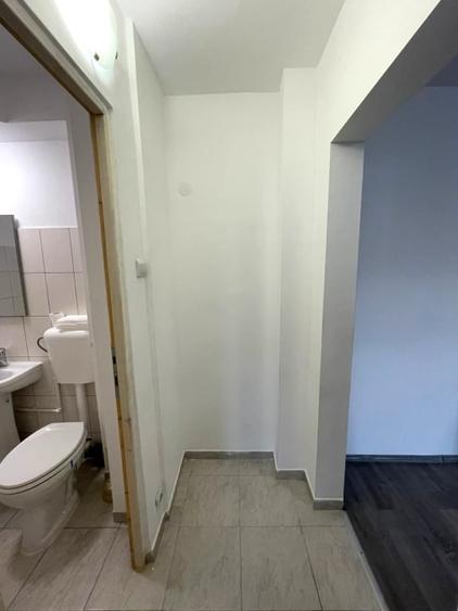 Apartament cu 2 camere semidecomandat, mobilat în Baza 3