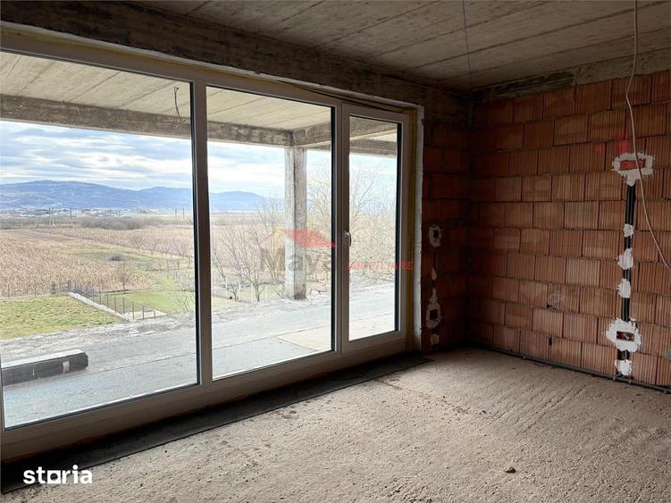 Casă cu 4 camere cu Teren 900 Mp în Uriu