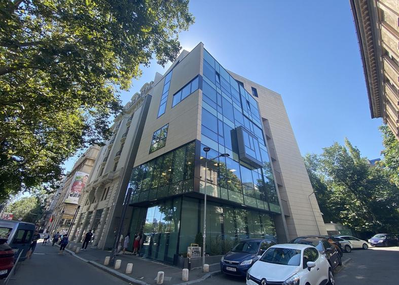 Birou, de 1,900 mp, în Universitate