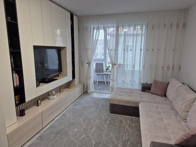 Inchiriez apartament 2 camere - 5
