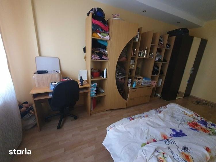 Garsonieră decomandată în Tolstoi