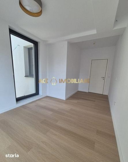 Casă cu 8 camere cu Teren 100 Mp în Tineretului