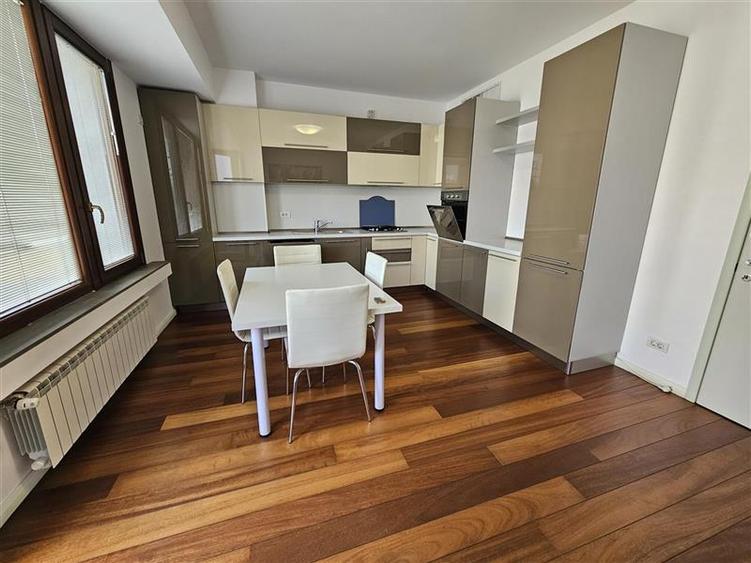 Apartament cu 3 camere semidecomandat, mobilat în Kiseleff
