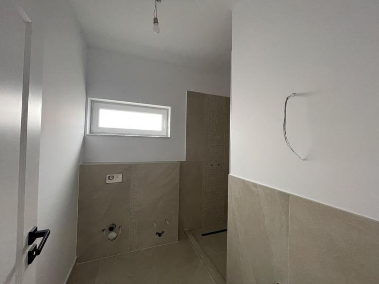 Duplex cu 5 camere cu Canalizare în Ghiroda