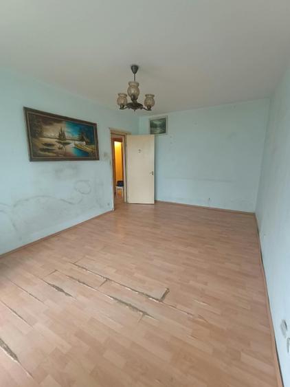 Apartament cu 3 camere decomandat în Giurgiului