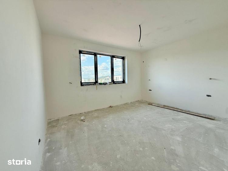 Casă cu 5 camere cu Teren 650 Mp în Odăi