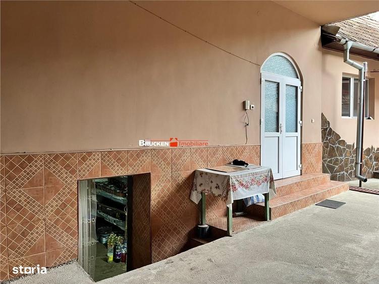 Casă cu 4 camere în Călugări