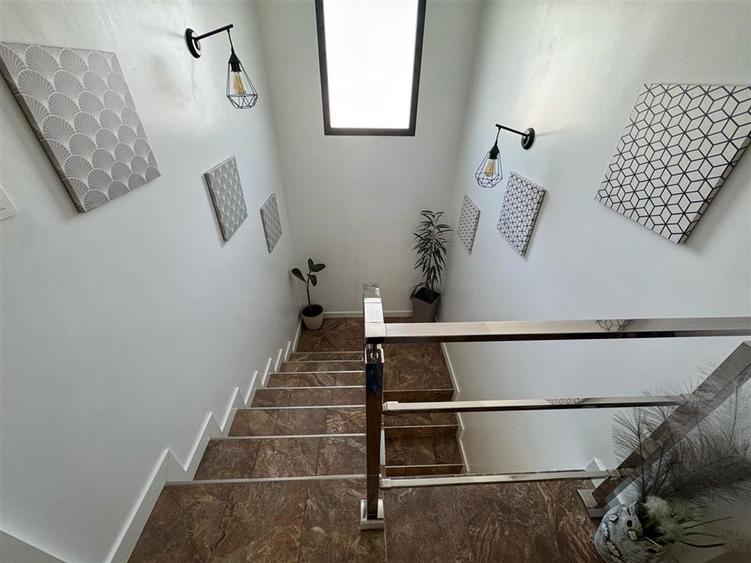 Casă individuală cu 5 camere cu Canalizare în Câmpineanca