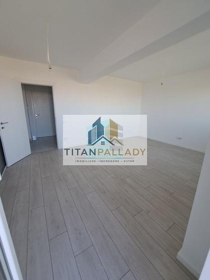 Apartament cu 4 camere decomandat în Titan