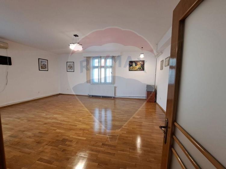 Casă cu 4 camere cu Teren 998 Mp în Gara