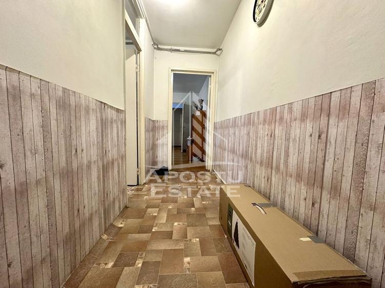 Apartament cu 3 camere semidecomandat, mobilat în Girocului