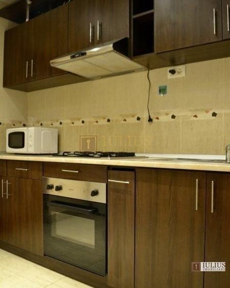 Apartament cu 3 camere semidecomandat, mobilat în Circumvalațiunii