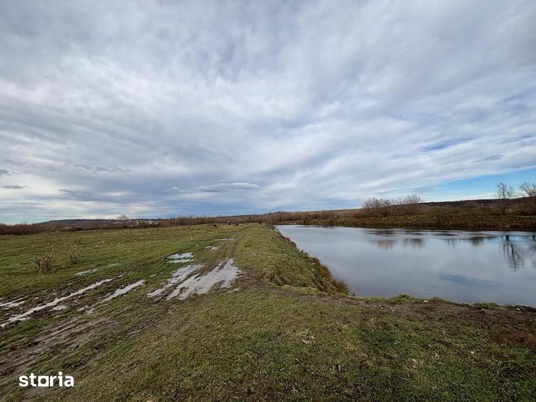 Teren de 24000 mp, în Cristian