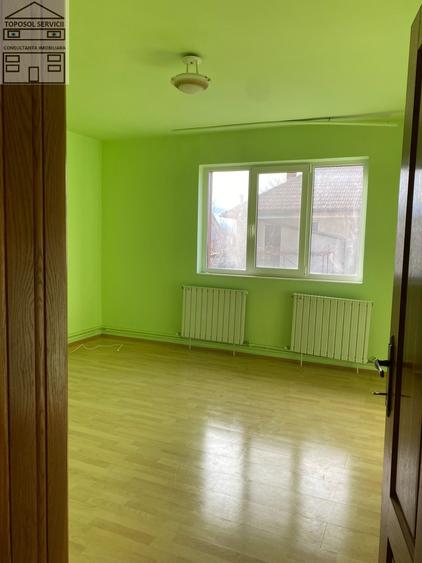 Casă individuală cu 6 camere cu Canalizare în Marghita