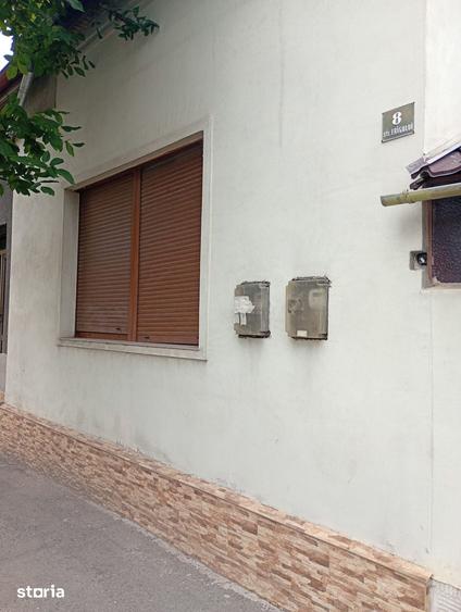 Casă cu 2 camere cu Teren 300 Mp în Lipovei
