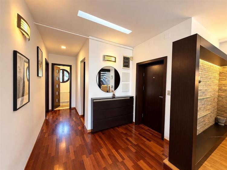 Apartament cu 5 camere decomandat, mobilat în Herăstrău