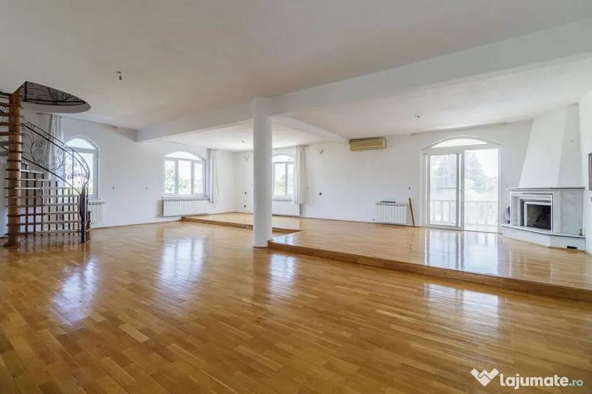 Casă cu 7 camere cu Teren 5000 Mp în Corbeanca