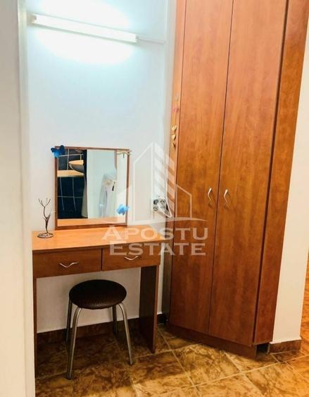 Apartament cu 3 camere decomandat, mobilat în