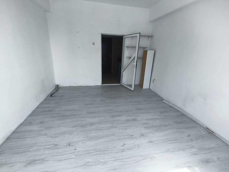 Garsonieră decomandată în Zahana