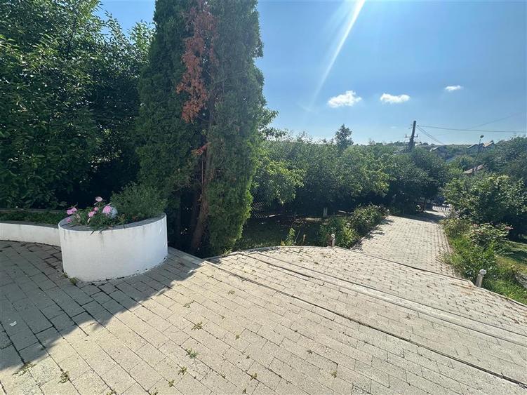 Casă cu 4 camere cu Teren 1000 Mp în Bârnova