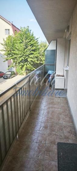 Apartament cu 3 camere semidecomandat, mobilat în Florești