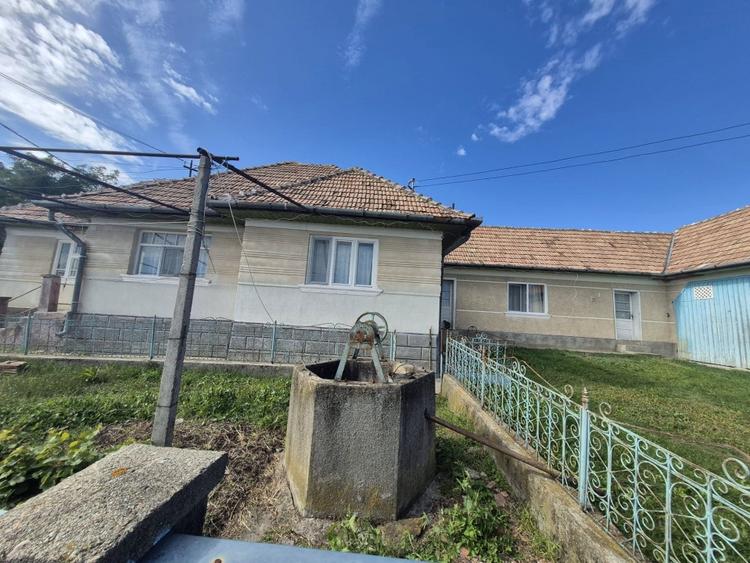 Casă individuală cu 3 camere cu Canalizare în Ceanu Mic