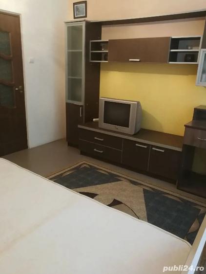 Apartament cu 3 camere decomandat în Drumul Taberei