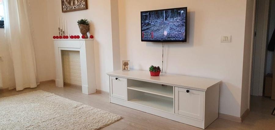 Apartament cu 2 camere decomandat în Uverturii