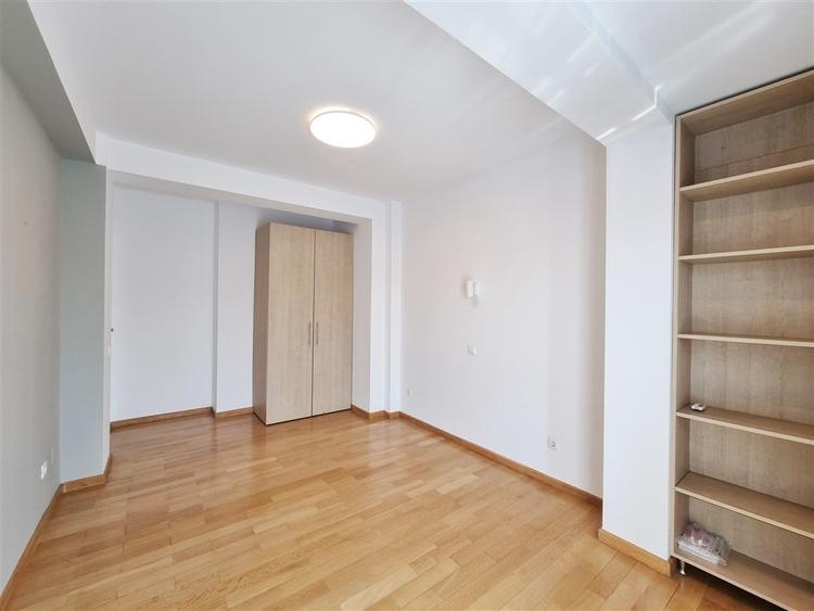 Apartament cu 4 camere decomandat în Floreasca
