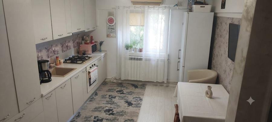 Apartament cu 2 camere decomandat în Est