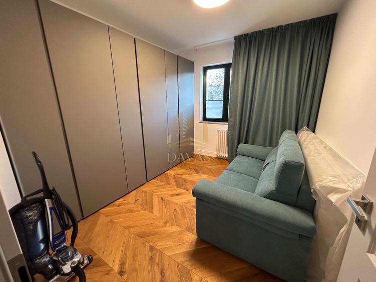 Apartament cu 4 camere circular, mobilat în Central