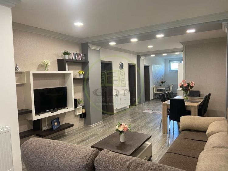 Apartament cu 3 camere decomandat în Cheile Râșnoavei