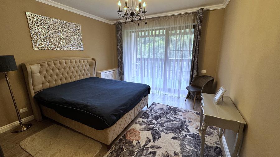 Apartament cu 3 camere semidecomandat, mobilat în Răcădău