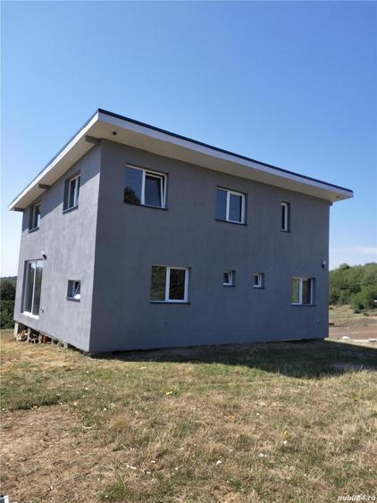 Casă cu 3 camere în Brusturi