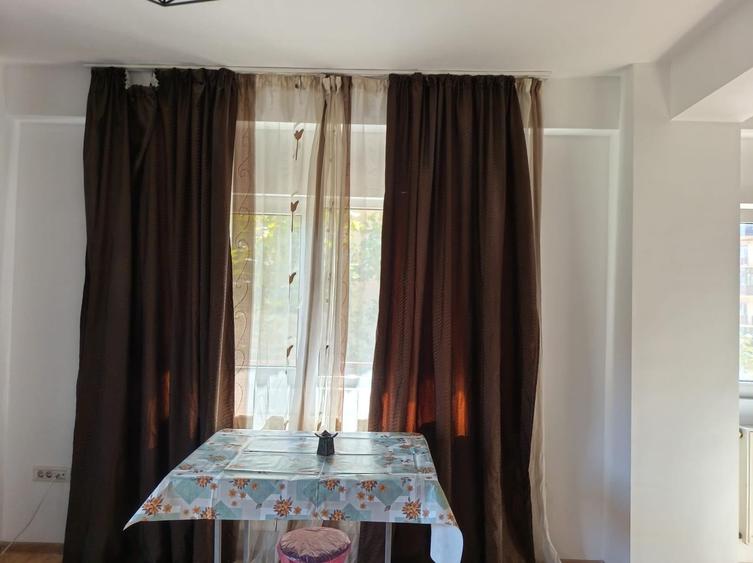 Apartament cu 3 camere semidecomandat în Militari