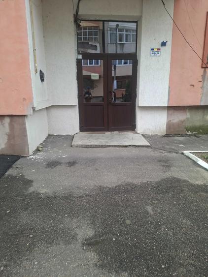 Apartament cu 3 camere decomandat în Sud