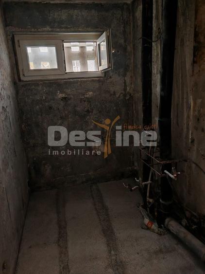 Apartament cu 4 camere decomandat în Vest