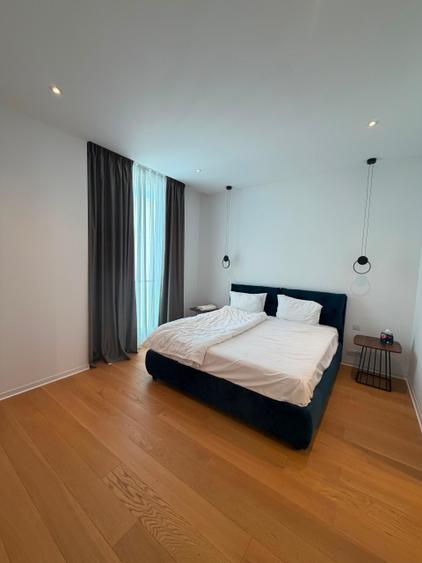 Apartament cu 4 camere semidecomandat în Mamaia