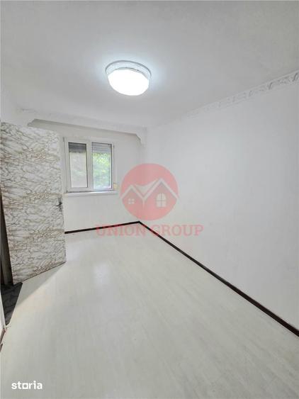Apartament cu 3 camere semidecomandat în Inel II