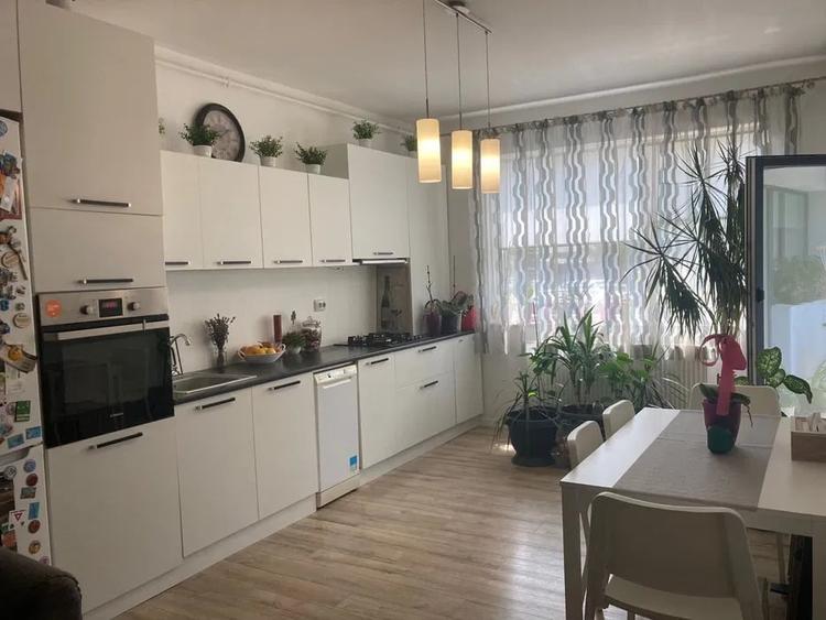 Apartament cu 2 camere semidecomandat, mobilat în Florești — fotografia 1