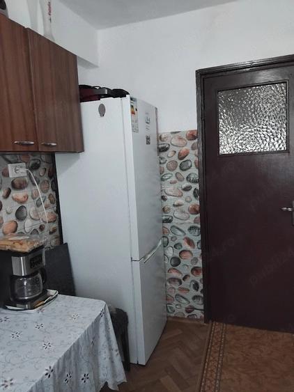 Apartament cu 3 camere semidecomandat în Exterior Vest