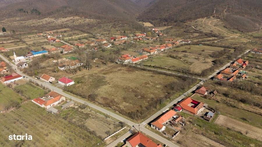 Casă cu 4 camere în Jupani