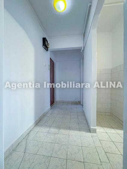 Apartament cu 3 camere semidecomandat în Astoria