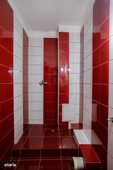 Apartament cu 3 camere semidecomandat în Rahova