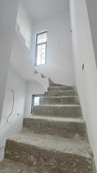 Duplex cu 5 camere cu Canalizare în Ciarda Roșie